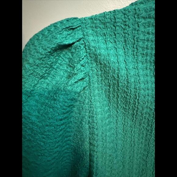 Loft XL Christmas Green Short Sleeve Blouse- NWT- V-neck W Covered buttons - Picture 6 of 7